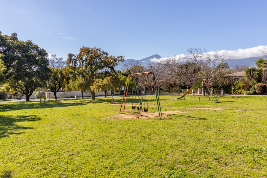 5 Bedroom Property for Sale in Uitsig Western Cape